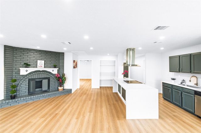 318 Willoughby Drive, Richmond, TX 77469