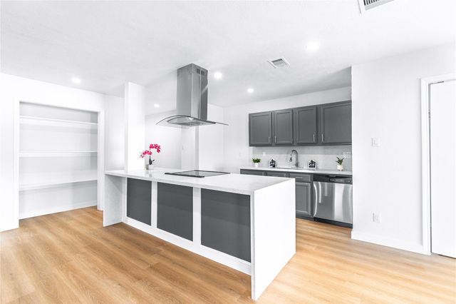 318 Willoughby Drive, Richmond, TX 77469