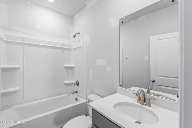 617 S Squires Run Lane, Richlands, NC 28574