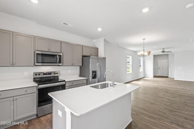 617 S Squires Run Lane, Richlands, NC 28574