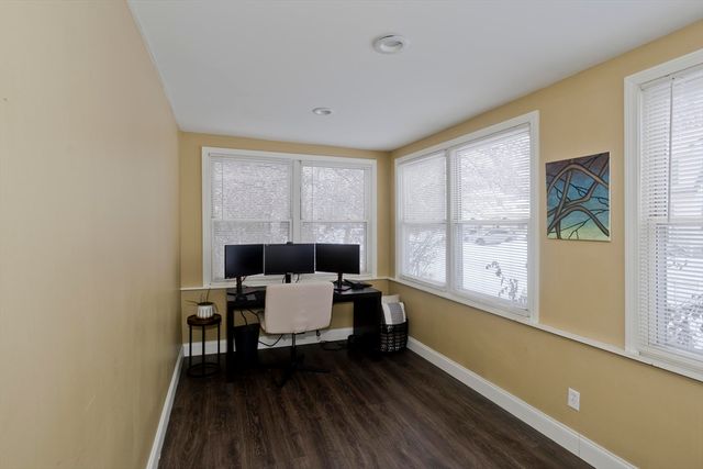 28 Porter St, Springfield, MA 01104