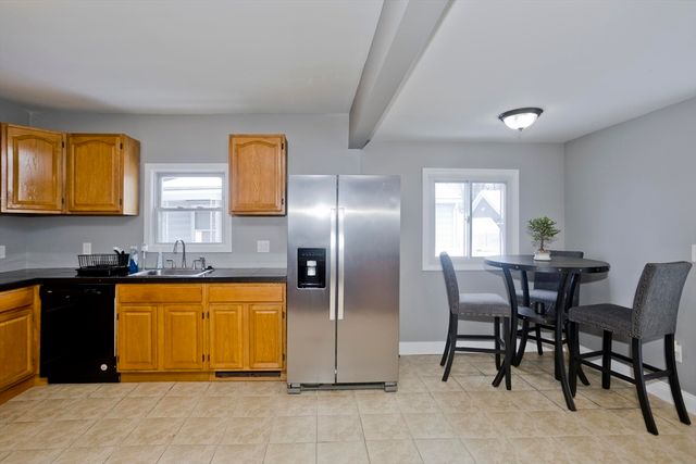 28 Porter St, Springfield, MA 01104
