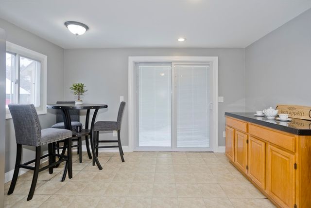 28 Porter St, Springfield, MA 01104