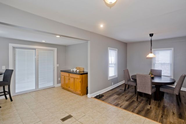 28 Porter St, Springfield, MA 01104