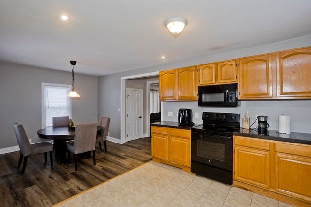 28 Porter St, Springfield, MA 01104