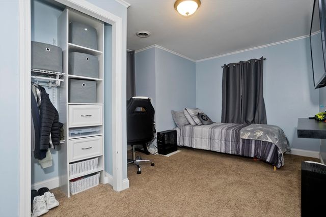 28 Porter St, Springfield, MA 01104