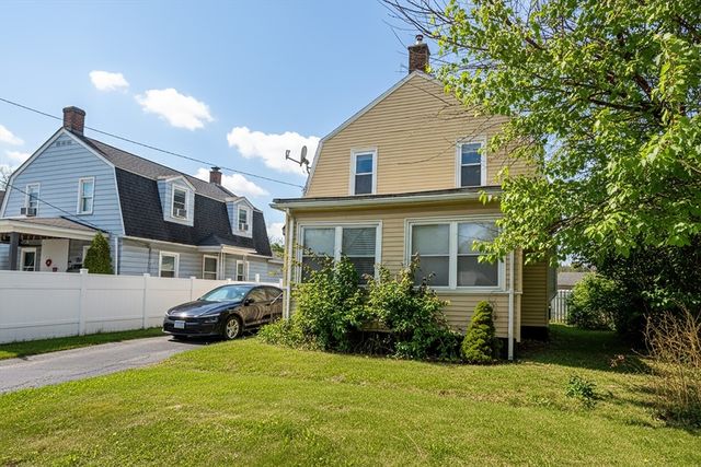 28 Porter St, Springfield, MA 01104