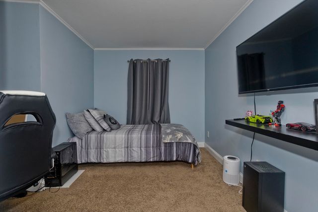28 Porter St, Springfield, MA 01104