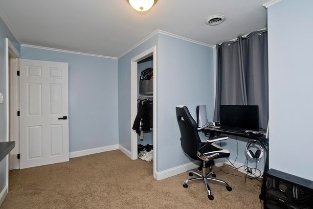 28 Porter St, Springfield, MA 01104
