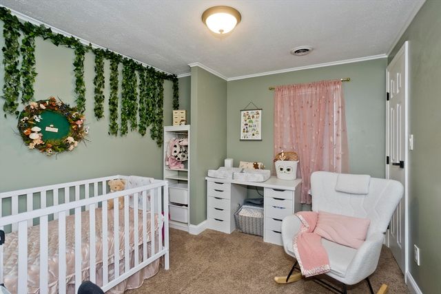 28 Porter St, Springfield, MA 01104