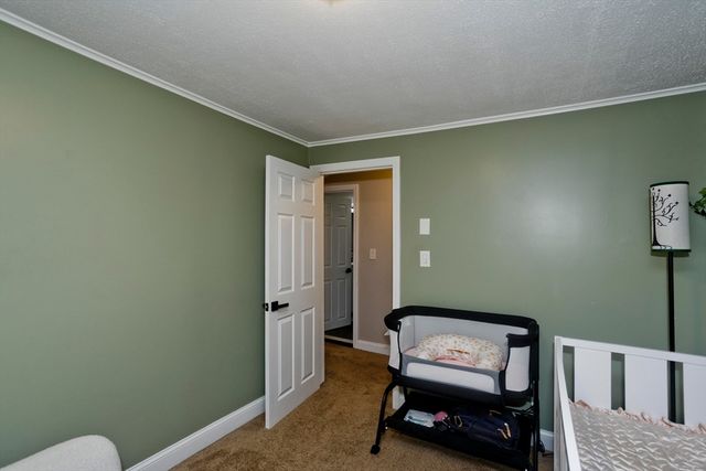 28 Porter St, Springfield, MA 01104