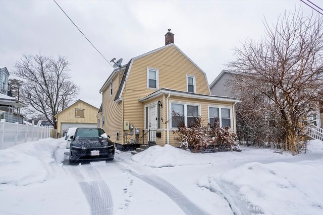 28 Porter St, Springfield, MA 01104