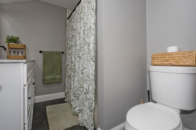 28 Porter St, Springfield, MA 01104