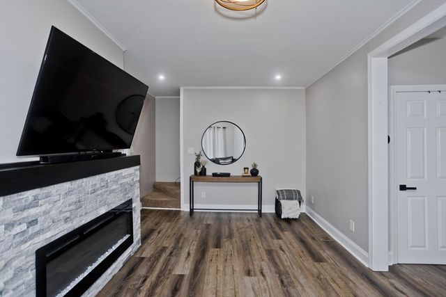 28 Porter St, Springfield, MA 01104