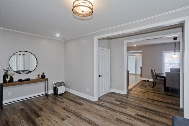 28 Porter St, Springfield, MA 01104