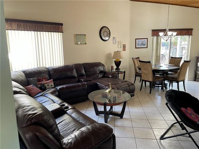 1231 SW 112th Avenue, Pembroke Pines, FL 33025