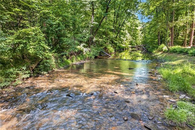 239 Reindeer Lane, Talking Rock, GA 30175