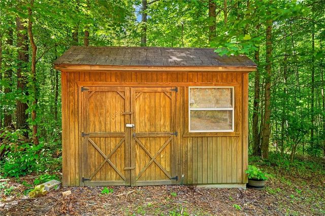 239 Reindeer Lane, Talking Rock, GA 30175