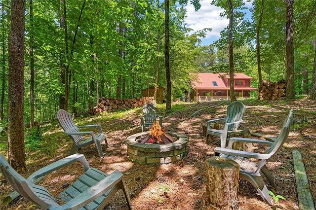 239 Reindeer Lane, Talking Rock, GA 30175