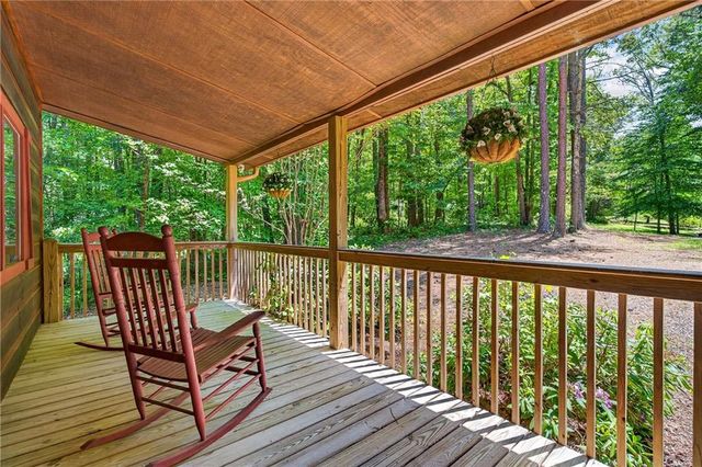 239 Reindeer Lane, Talking Rock, GA 30175
