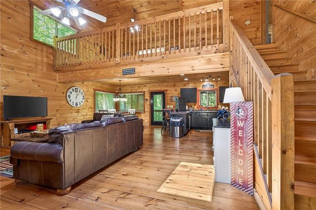 239 Reindeer Lane, Talking Rock, GA 30175