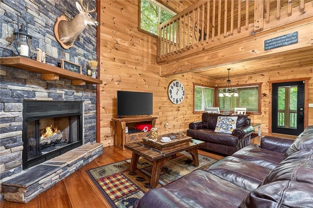 239 Reindeer Lane, Talking Rock, GA 30175