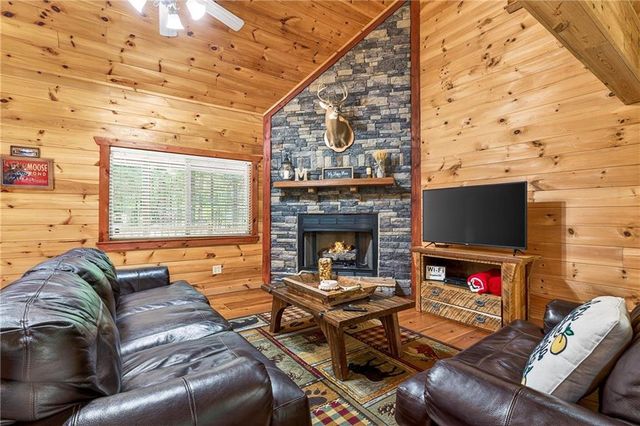 239 Reindeer Lane, Talking Rock, GA 30175