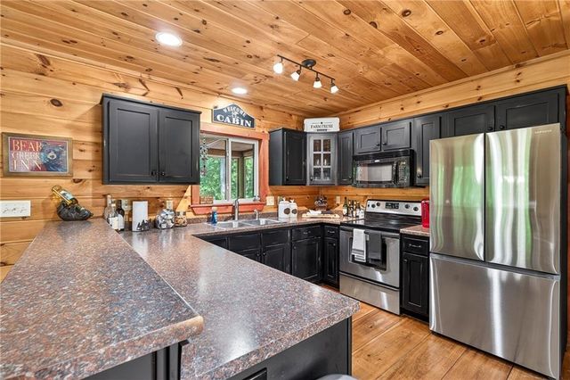239 Reindeer Lane, Talking Rock, GA 30175