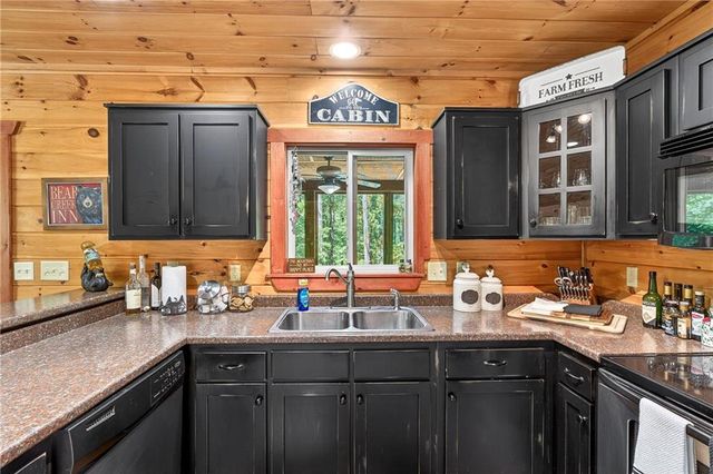 239 Reindeer Lane, Talking Rock, GA 30175