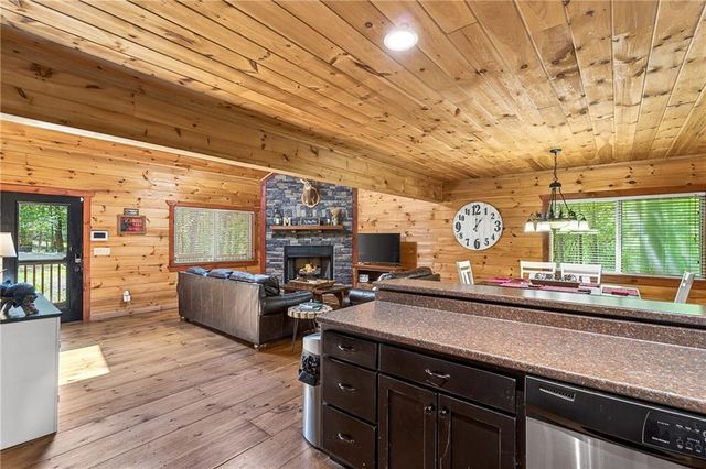 239 Reindeer Lane, Talking Rock, GA 30175