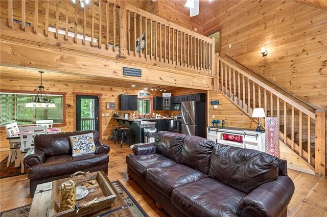 239 Reindeer Lane, Talking Rock, GA 30175