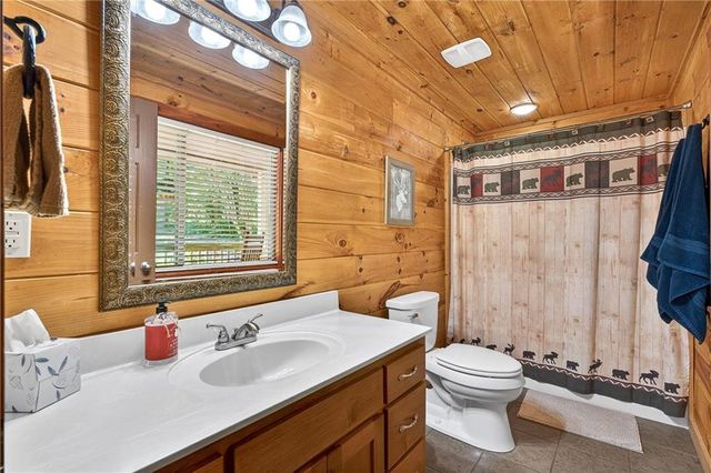239 Reindeer Lane, Talking Rock, GA 30175