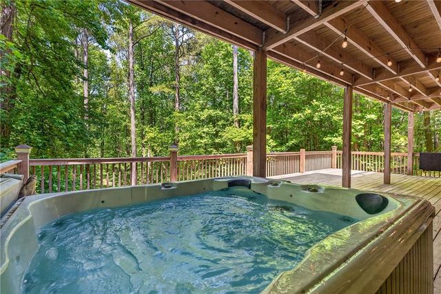 239 Reindeer Lane, Talking Rock, GA 30175