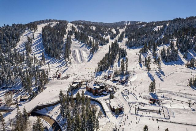 3060 Silver Strike, Truckee, CA 96161