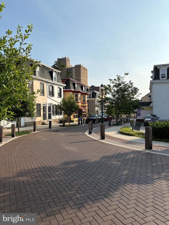 41 W MAPLEWOOD MALL, Philadelphia, PA 19144