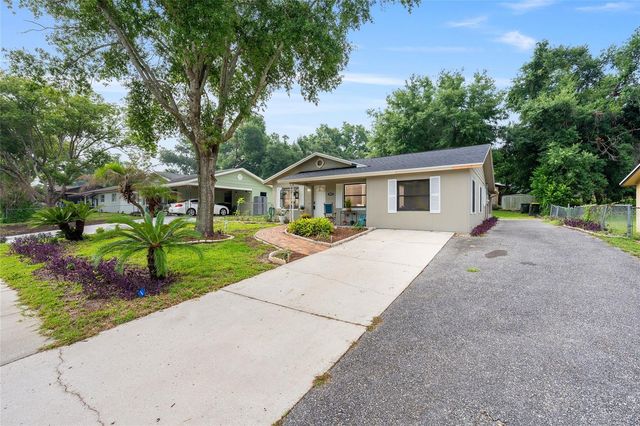 1015 W MONTROSE STREET, Clermont, FL 34711