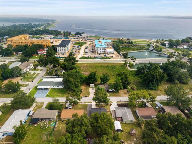 1015 W MONTROSE STREET, Clermont, FL 34711