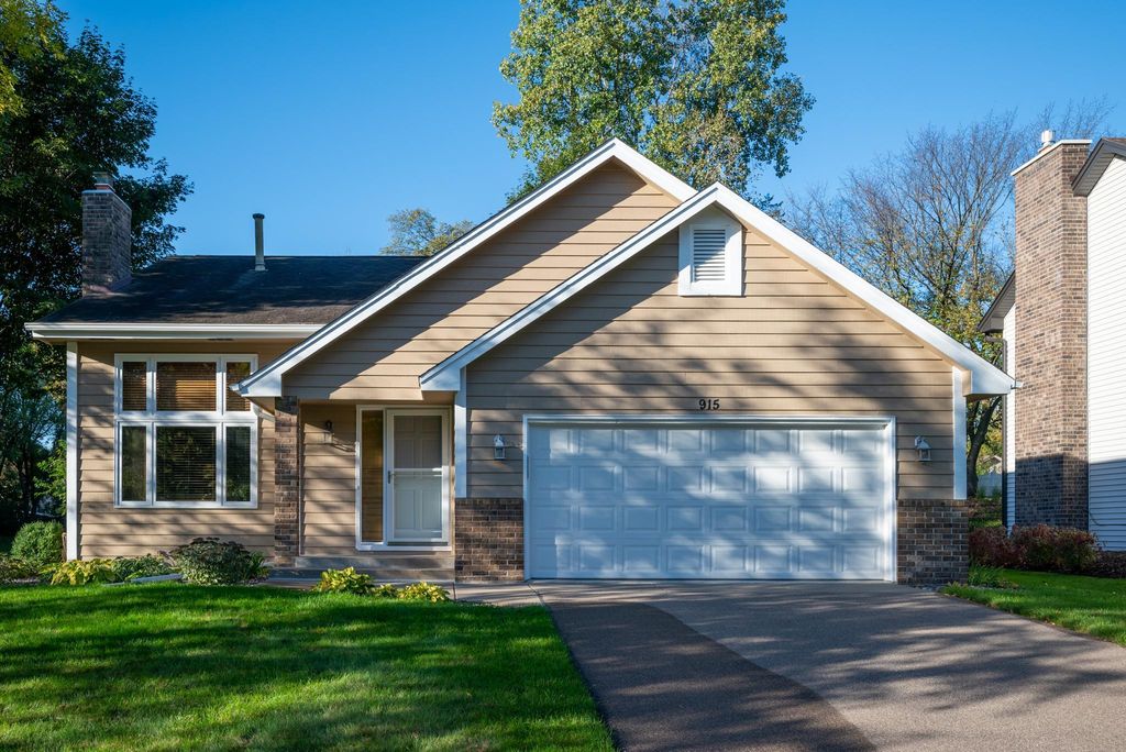 915 Park Knoll Drive, Eagan, MN 55123 — exterior