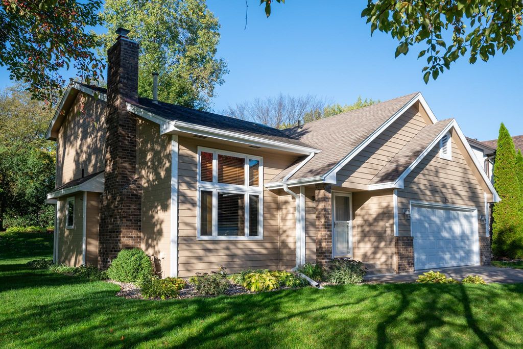 915 Park Knoll Drive, Eagan, MN 55123 — photo 2