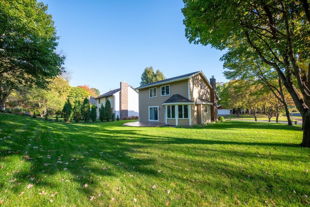 915 Park Knoll Drive, Eagan, MN 55123 — photo 3