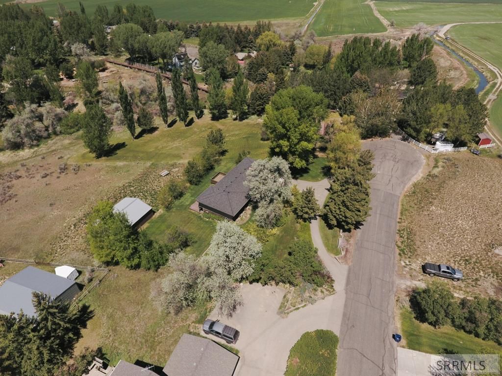 Image 2 of property listing at 595 N Murdock Lane, Idaho Falls, ID 83402