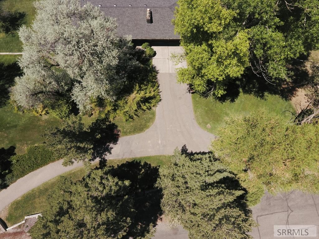 Image 4 of property listing at 595 N Murdock Lane, Idaho Falls, ID 83402
