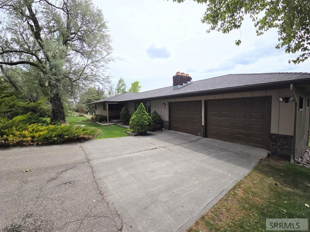 Image 5 of property listing at 595 N Murdock Lane, Idaho Falls, ID 83402