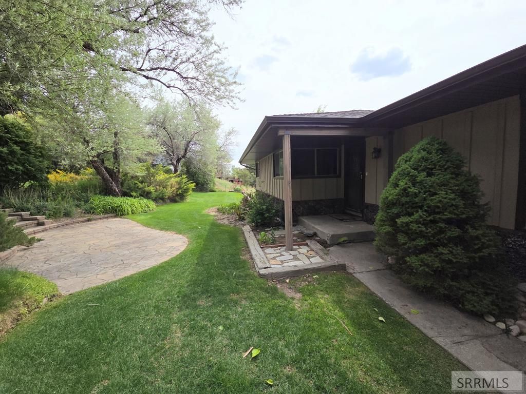 Image 6 of property listing at 595 N Murdock Lane, Idaho Falls, ID 83402