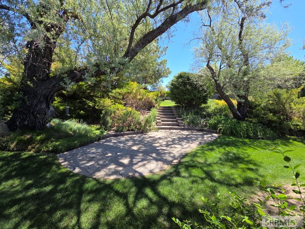 Image 8 of property listing at 595 N Murdock Lane, Idaho Falls, ID 83402