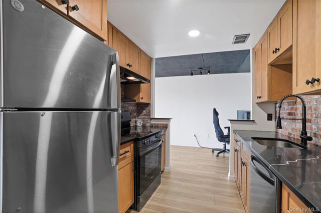 500 High Point Drive 709, Hartsdale, NY 10530