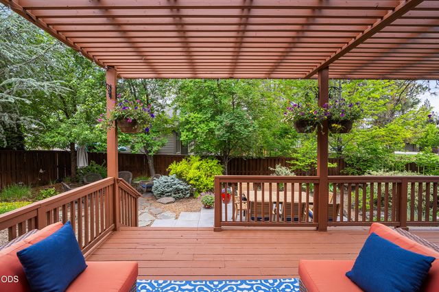 61353 Huckleberry Place, Bend, OR 97702