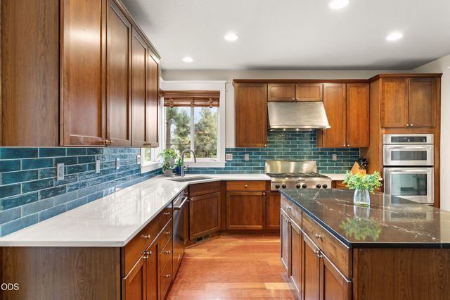 61353 Huckleberry Place, Bend, OR 97702