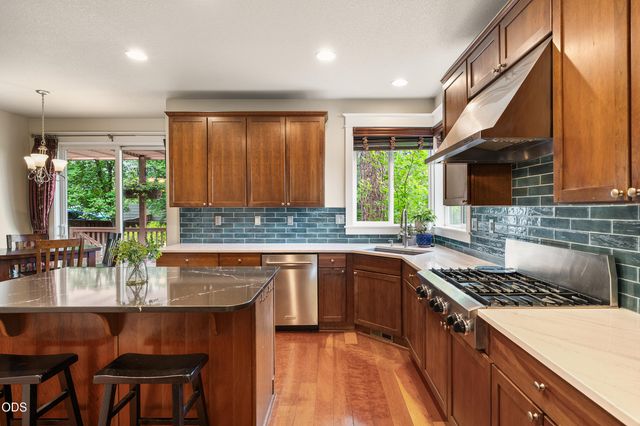 61353 Huckleberry Place, Bend, OR 97702