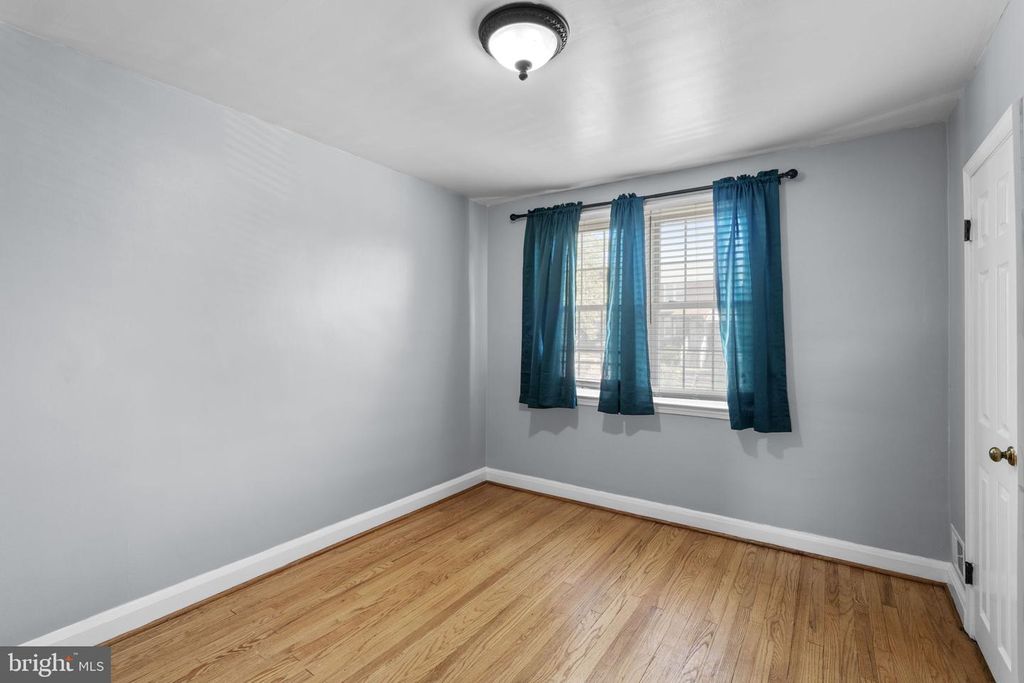 Image 11 of property listing at 2138 WHISTLER AVE, Baltimore, MD 21230